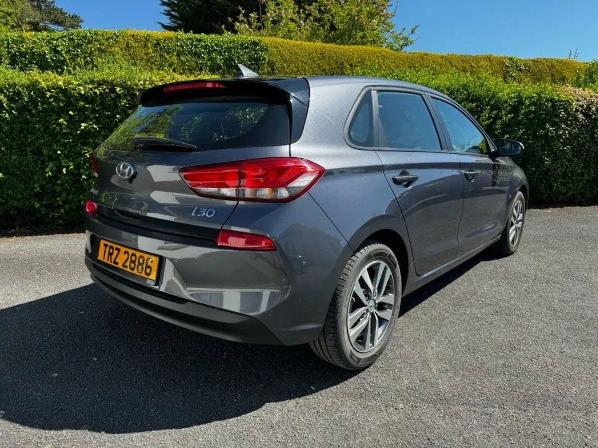 2021-hyundai-i30-16crdi-se-nav-115ps-hatchback-big-8