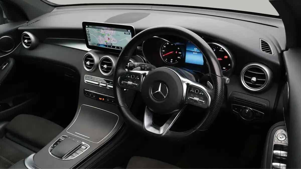 2021-mercedes-benz-glc-class-20d-glc220d-amg-line-station-wagon-5d-1950cc-4matic-plus-big-9