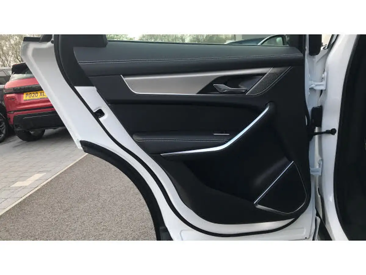 2024-jaguar-f-pace-20-d200-r-dynamic-s-big-31