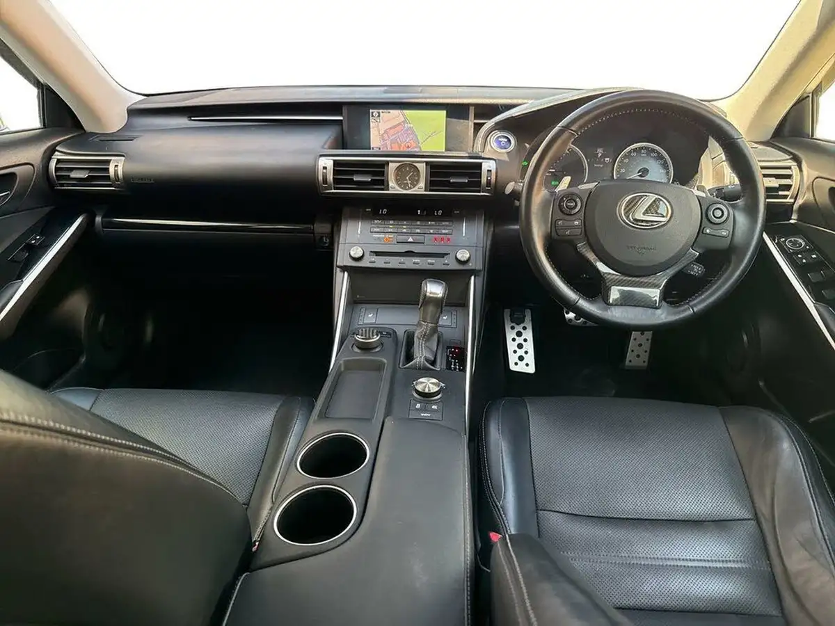 2015-lexus-is-300h-25-executive-edition-big-10