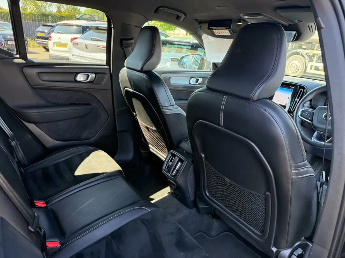 2022-volvo-xc40-20-b4-r-design-awd-big-29