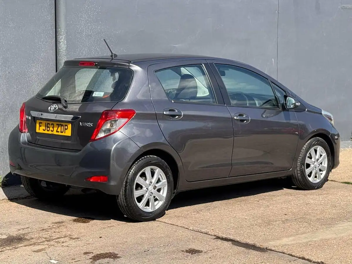 2013-toyota-yaris-133-tr-vvt-i-5d-big-12