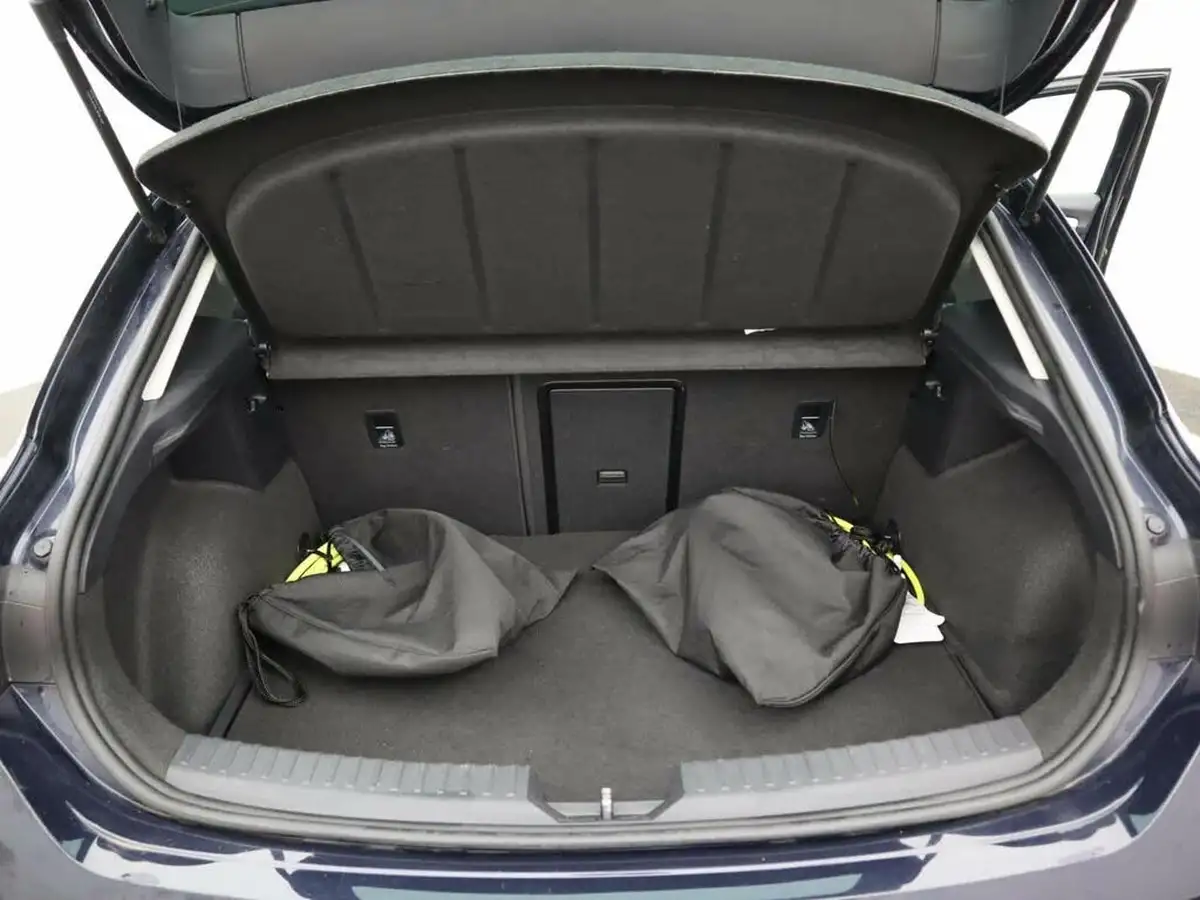 2021-seat-leon-14-e-hybrid-fr-hatchback-big-8
