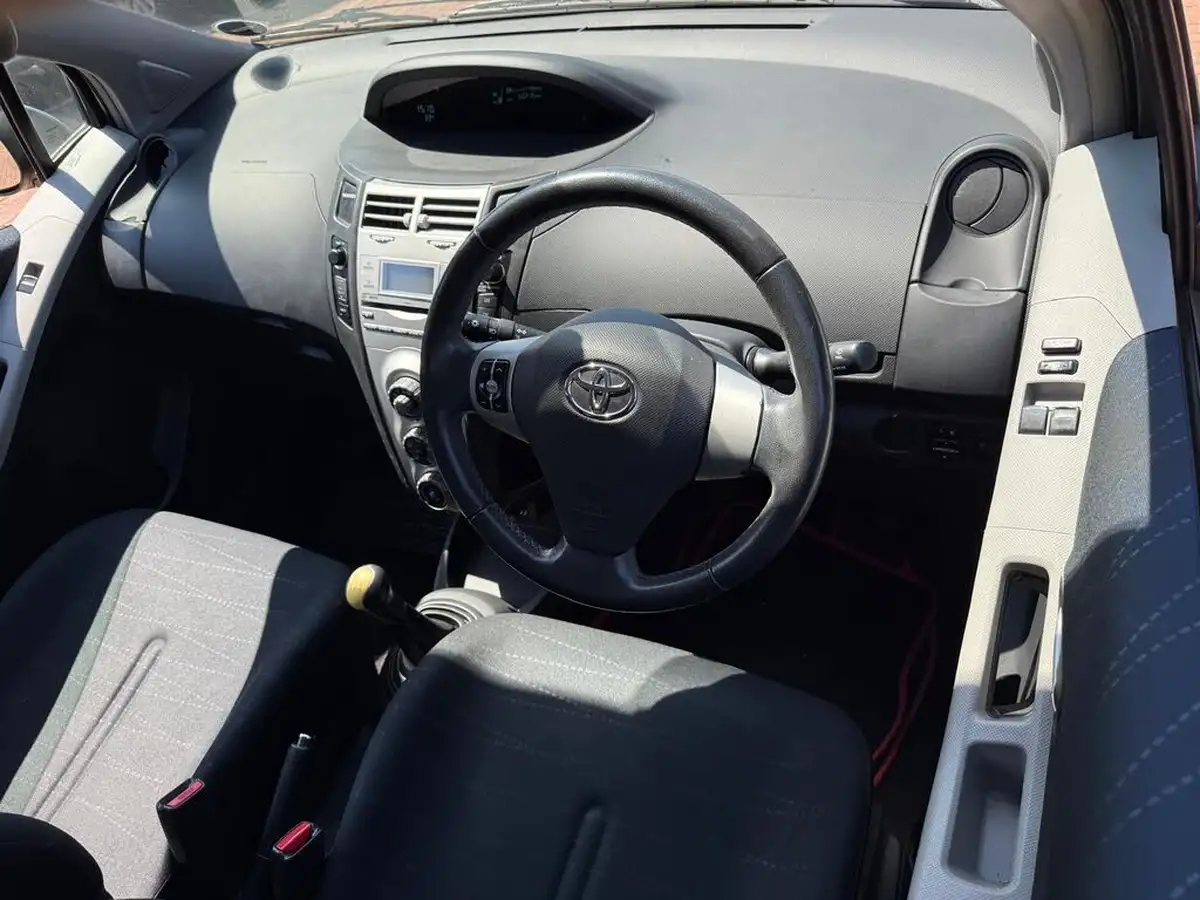 2007-toyota-yaris-13-tr-5d-big-17