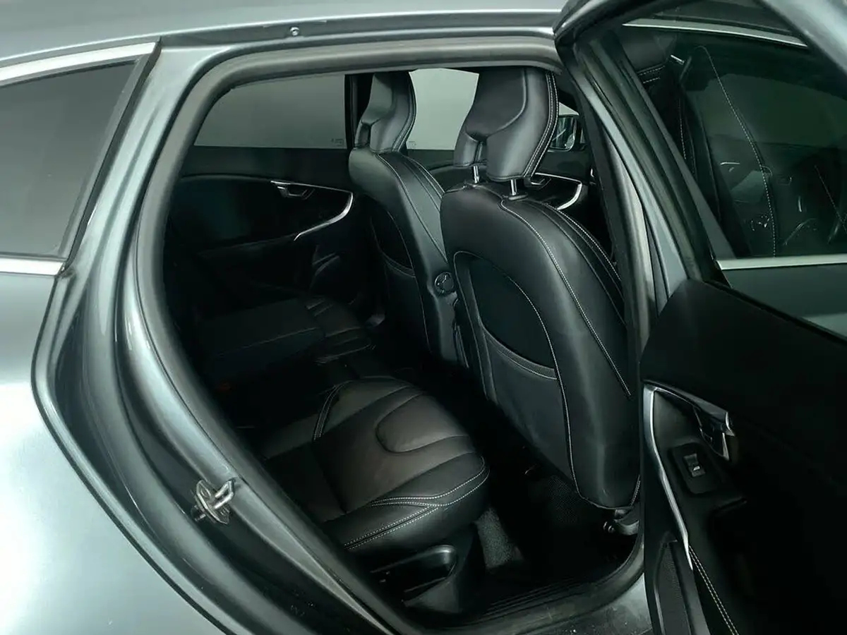 2019-volvo-v40-20td-d2-r-design-edition-big-26
