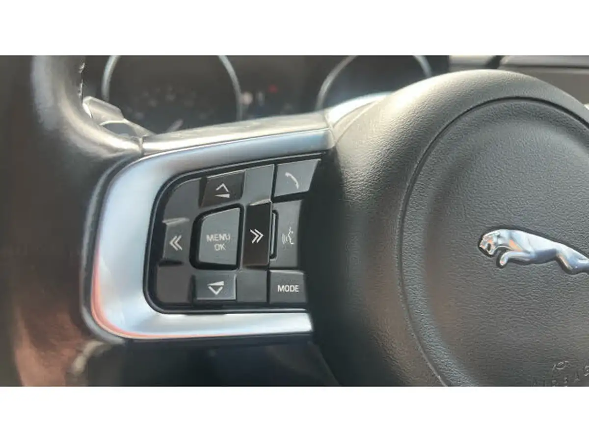 2017-jaguar-xe-20d-portfolio-180ps-ss-1999cc-auto-big-30