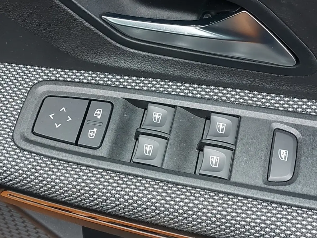 2023-jeep-avenger-e-1st-edition-big-12