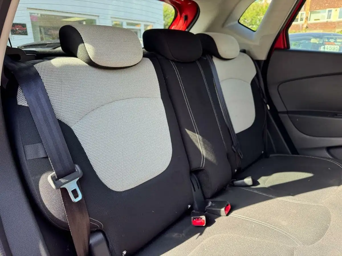 2019-renault-captur-09-tce-iconic-big-18
