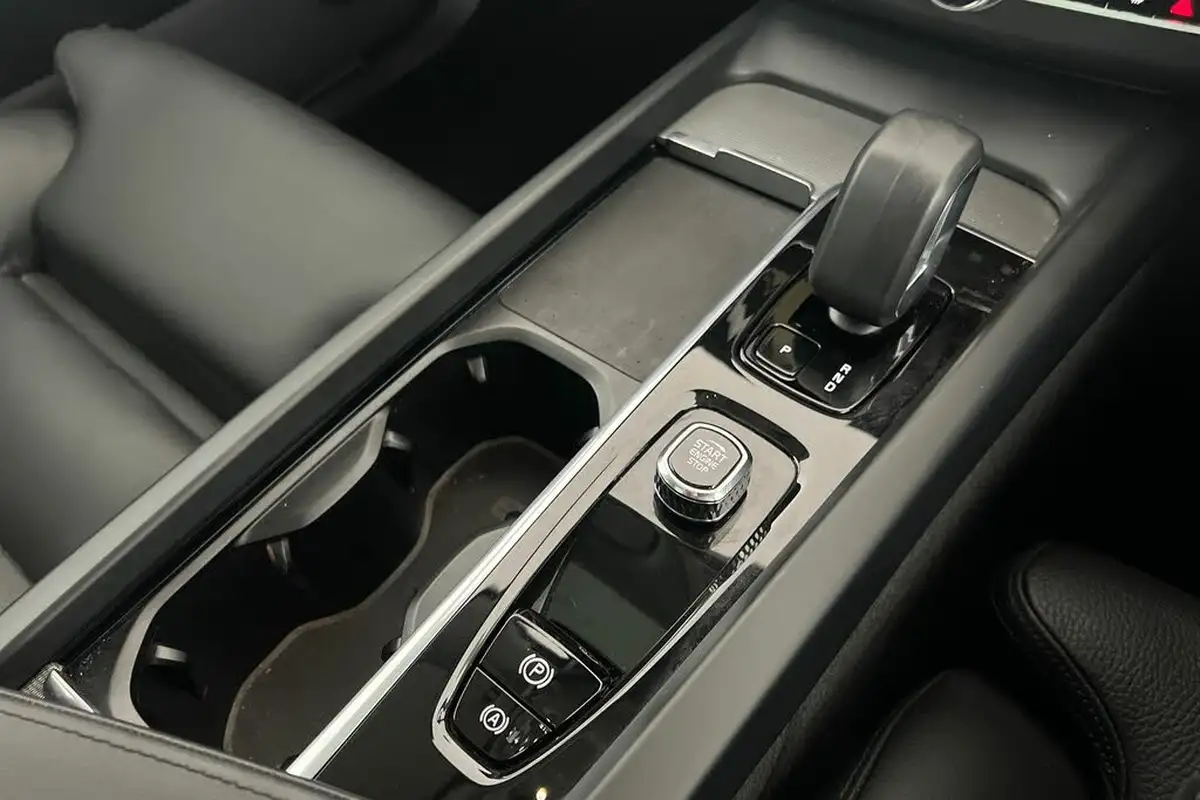 2024-volvo-xc60-20-b5-plus-big-12
