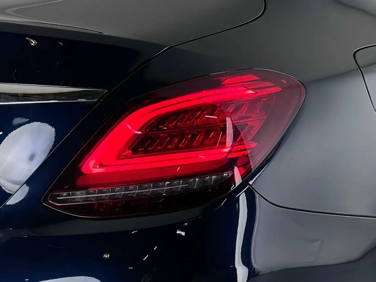 2018-mercedes-benz-c-class-20d-c220d-amg-line-premium-plusss-saloon-4d-big-9