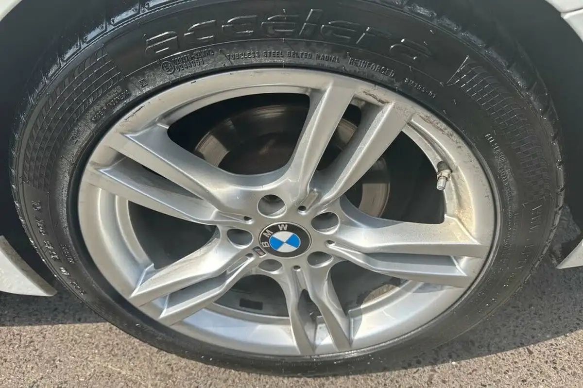 2018-bmw-3-series-20-330e-m-sport-big-21