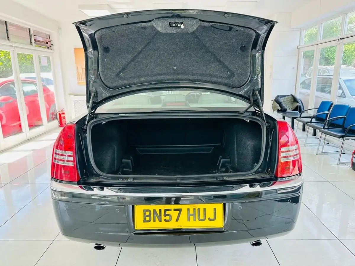 2007-chrysler-300c-30td-saloon-4d-big-6