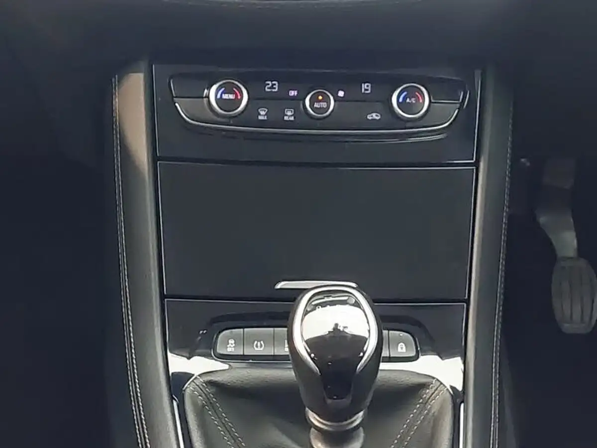2019-vauxhall-grandland-x-12-se-ss-big-10