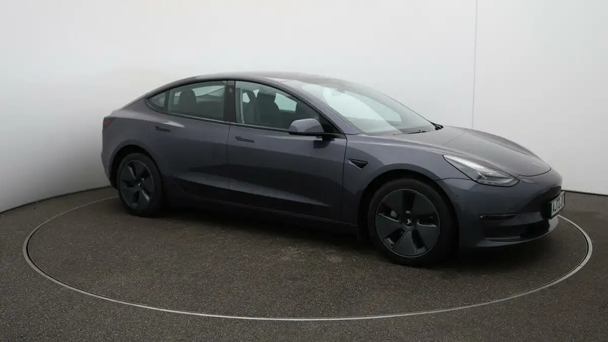 2022-tesla-model-3-e-long-range-big-43