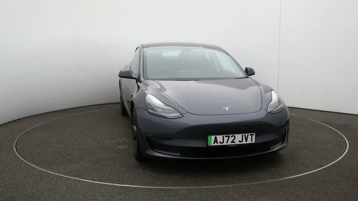 2022-tesla-model-3-e-long-range-big-39