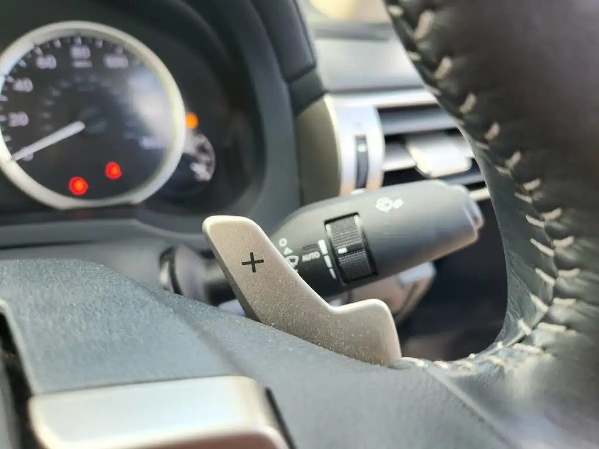 2014-lexus-is-300h-25-premier-big-33