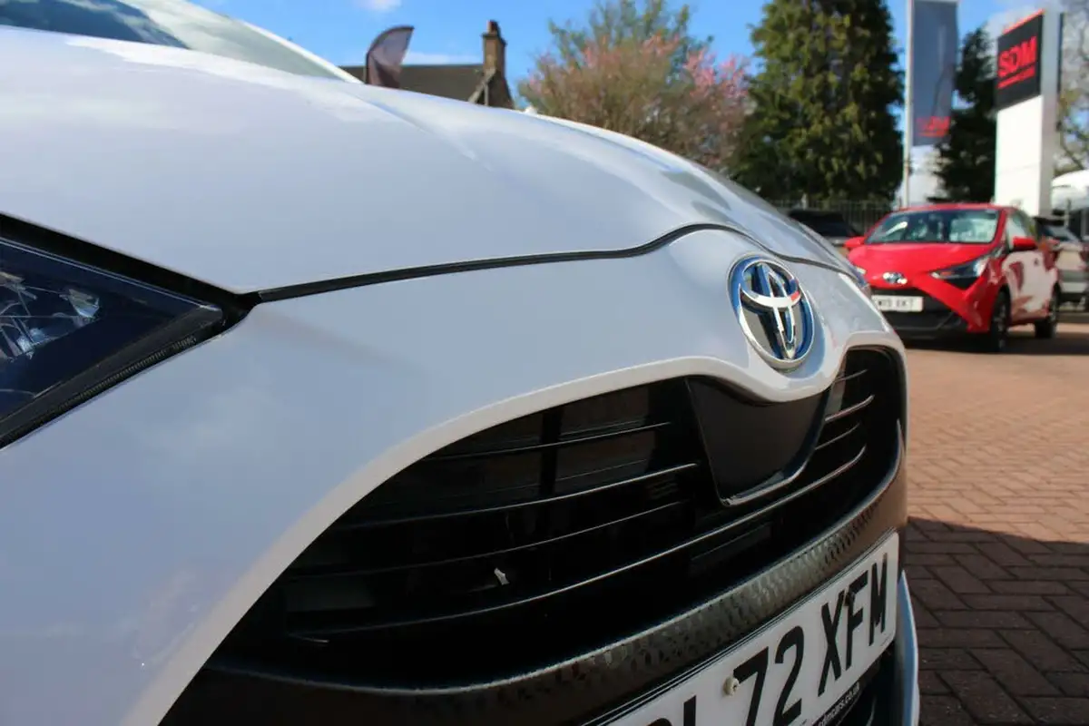2022-toyota-yaris-15-vvt-i-design-big-2
