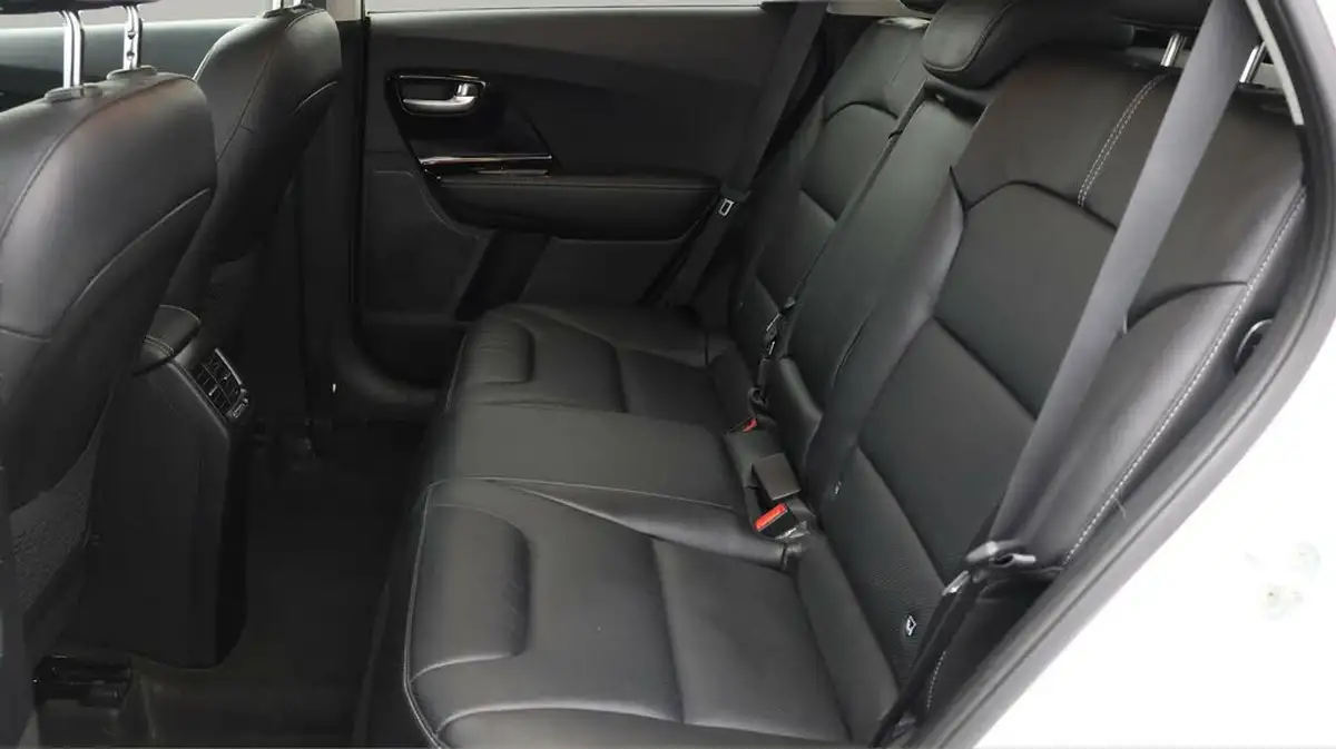 2021-kia-niro-16-gdi-phev-3-42in-cluster-big-15