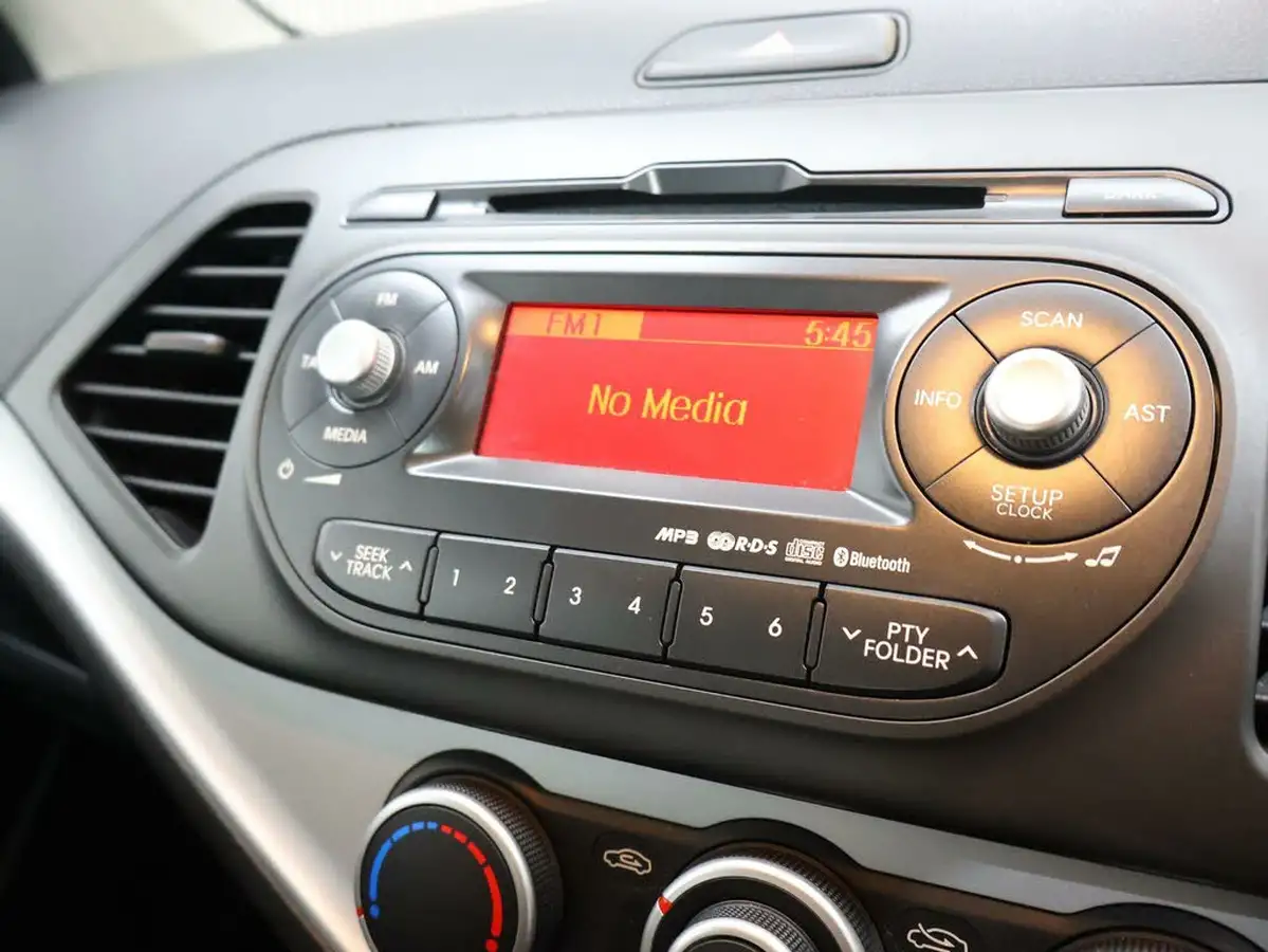 2013-kia-picanto-10-city-big-29