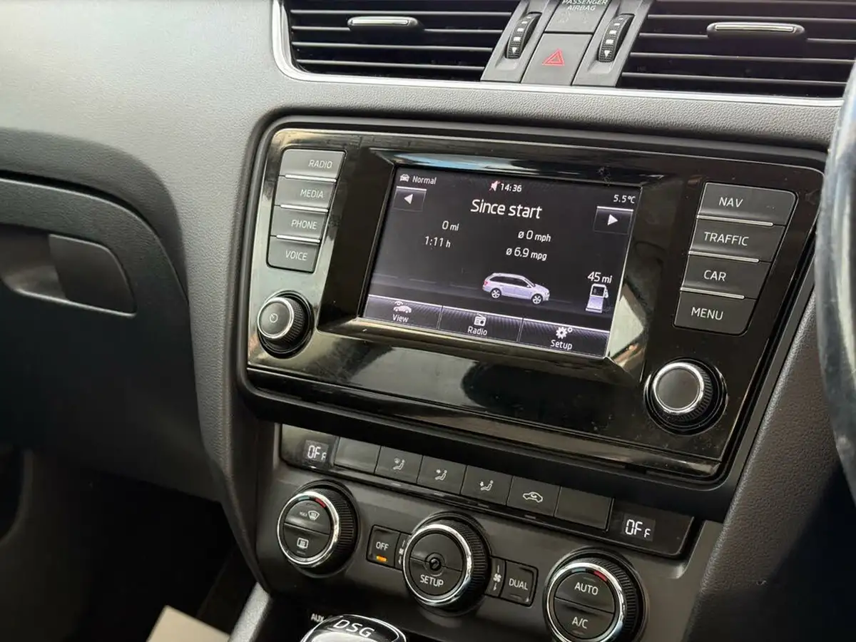 2013-skoda-octavia-14-elegance-140ps-estate-1395cc-big-47