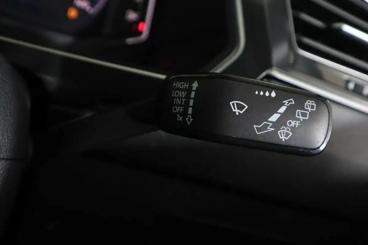 2021-volkswagen-tiguan-15-tsi-r-line-big-18