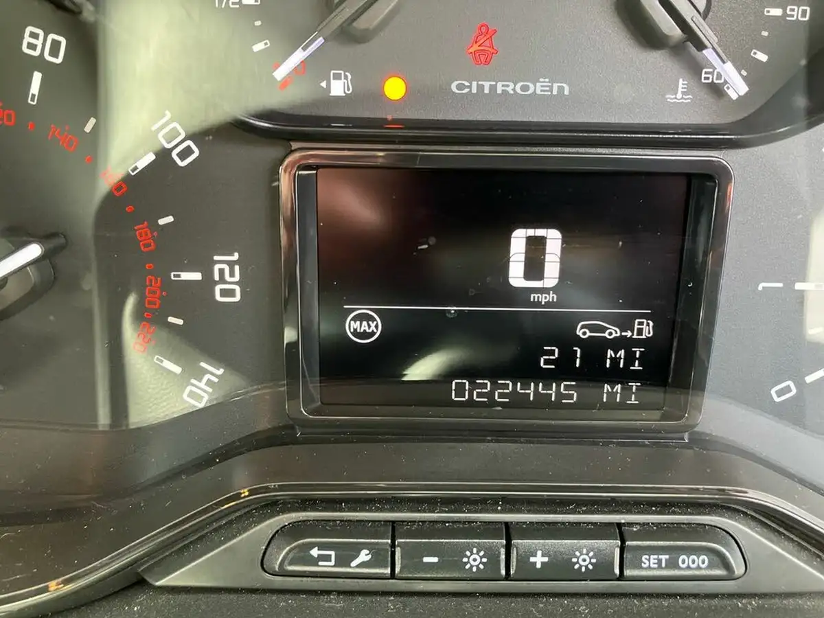 2021-citroen-c3-aircross-12-puretech-c-series-big-37