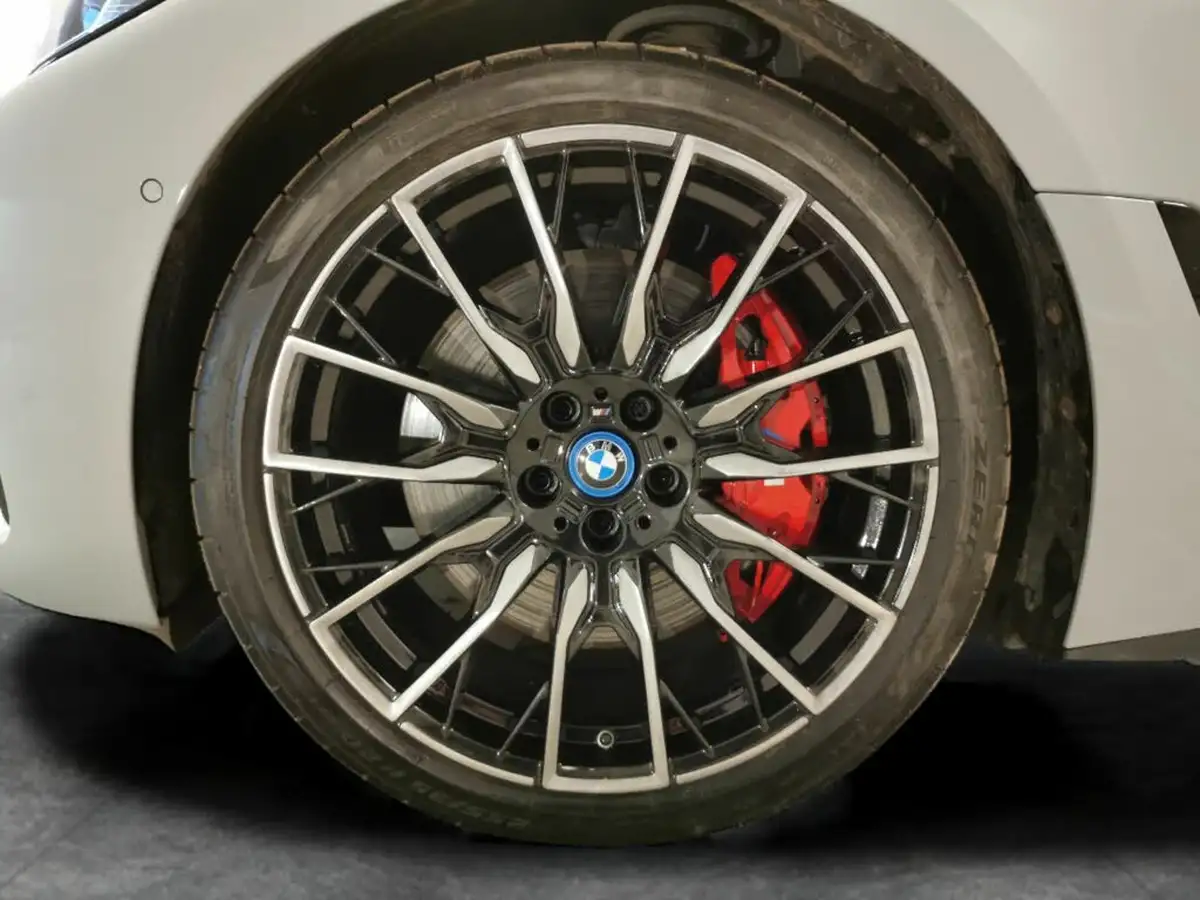 2023-bmw-i4-e-m50-big-30