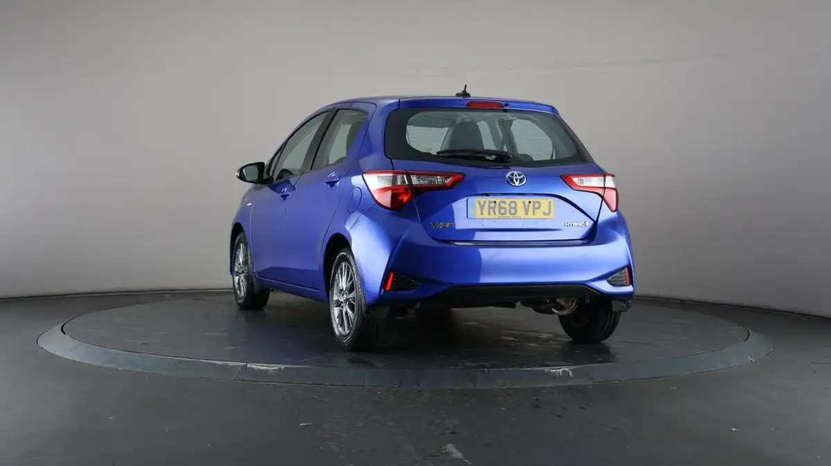 2018-toyota-yaris-15-vvt-i-icon-hybrid-big-56