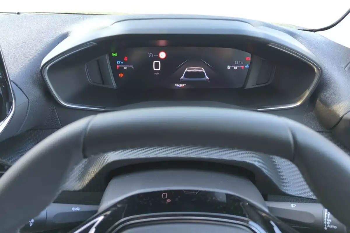 2025-peugeot-208-12-puretech-allure-big-12