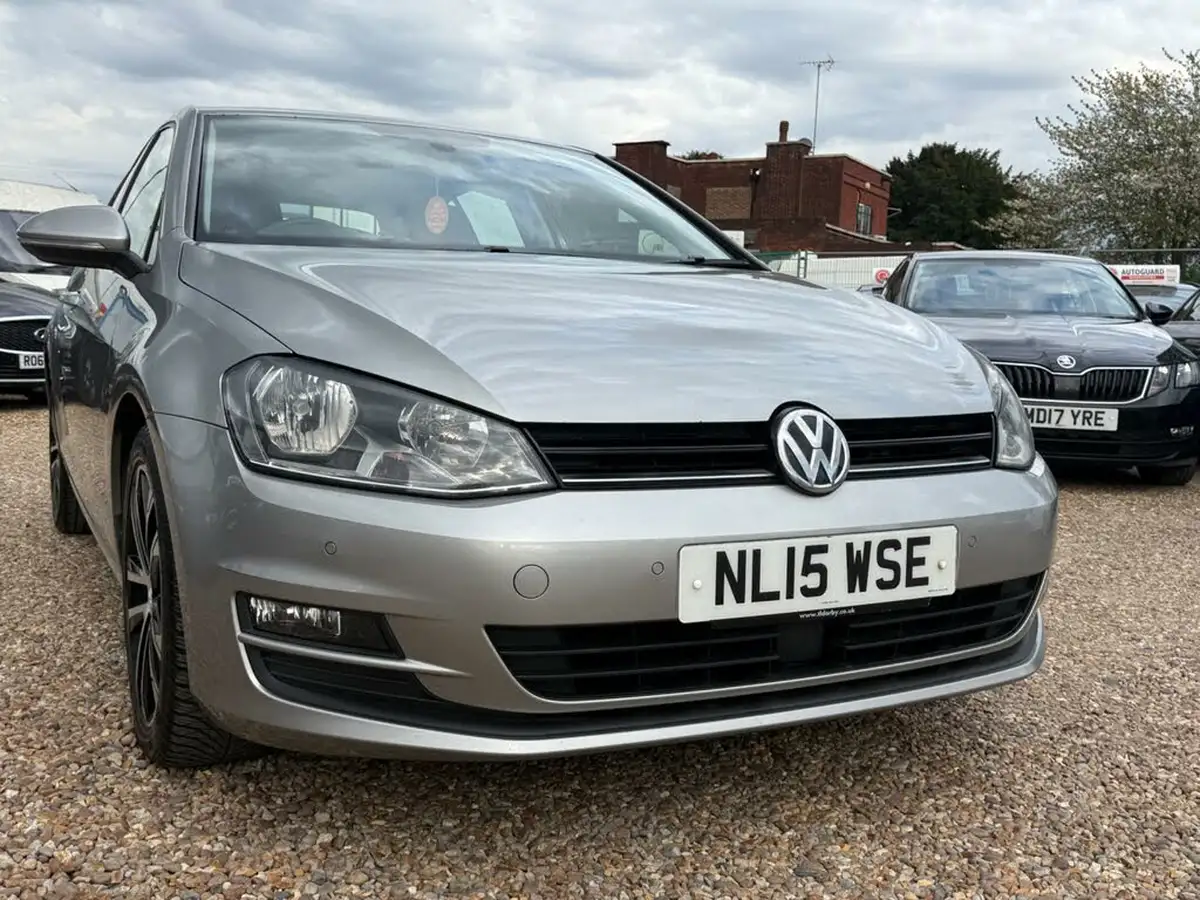 2015-volkswagen-golf-16tdi-match-105ps-bmt-ss-5d-big-24
