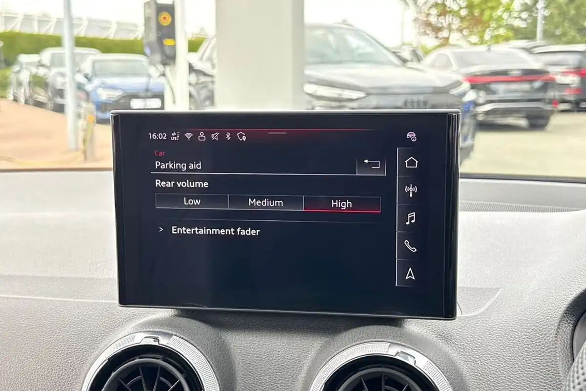 2025-audi-q2-15-35-tfsi-s-line-big-31