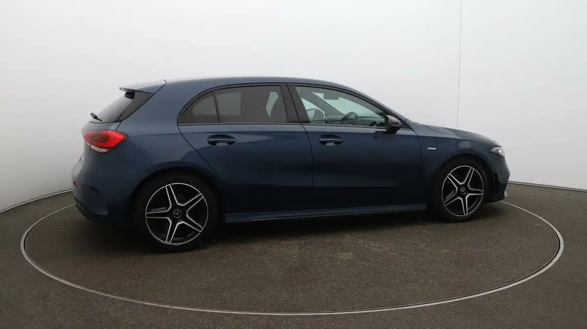 2022-mercedes-benz-a-class-13-a200-amg-line-edition-executive-hatchback-5d-big-50