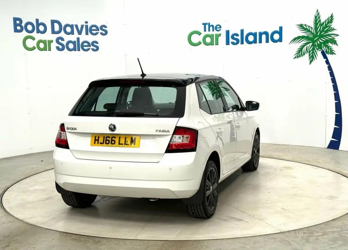 2016-skoda-fabia-12-tsi-colour-edition-big-7