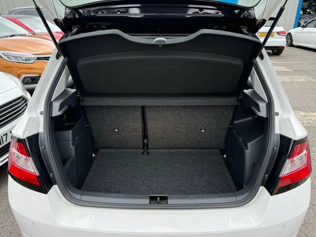 2016-skoda-fabia-12-tsi-colour-edition-big-31
