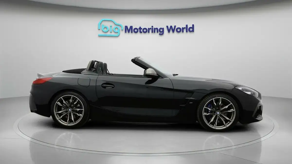2021-bmw-z4-30-m40i-big-7
