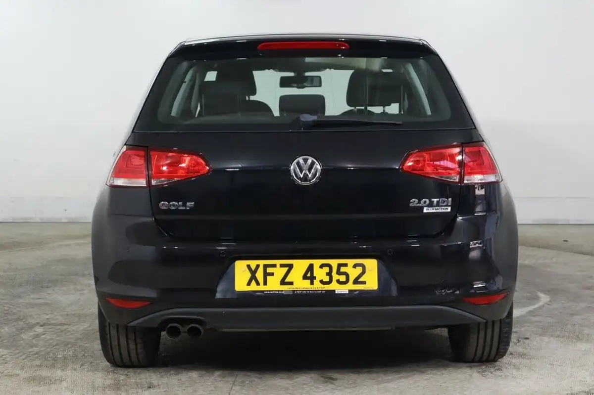 2015-volkswagen-golf-20tdi-match-bmtss-5d-dsg-big-4