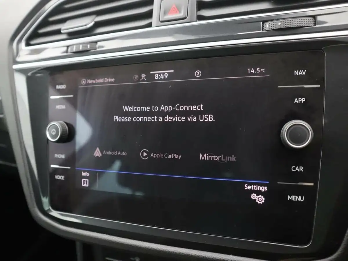 2022-volkswagen-tiguan-15-tsi-life-130ps-big-24