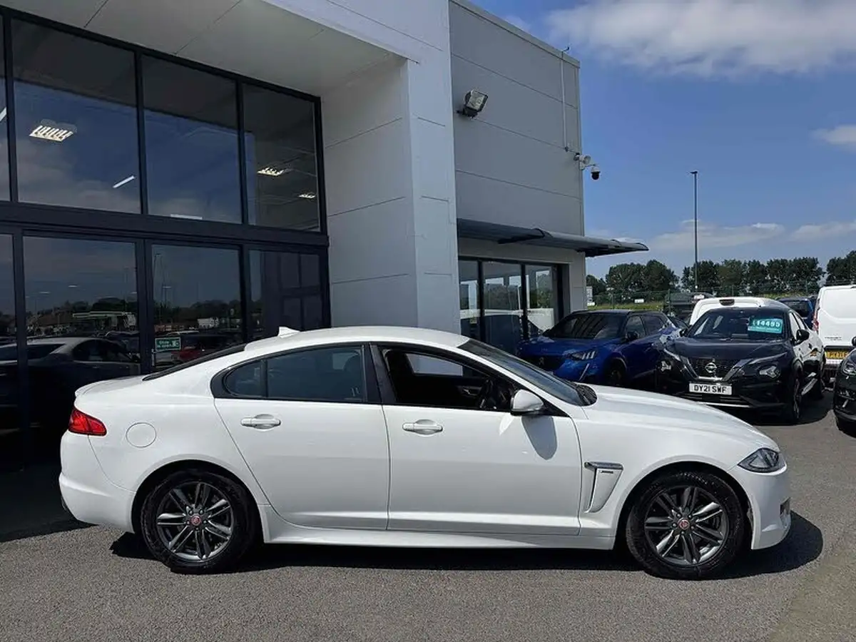 2015-jaguar-xf-22td-r-sport-163ps-saloon-4d-big-2