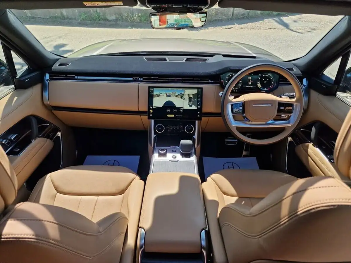 2023-land-rover-range-rover-30-p400-hse-big-10