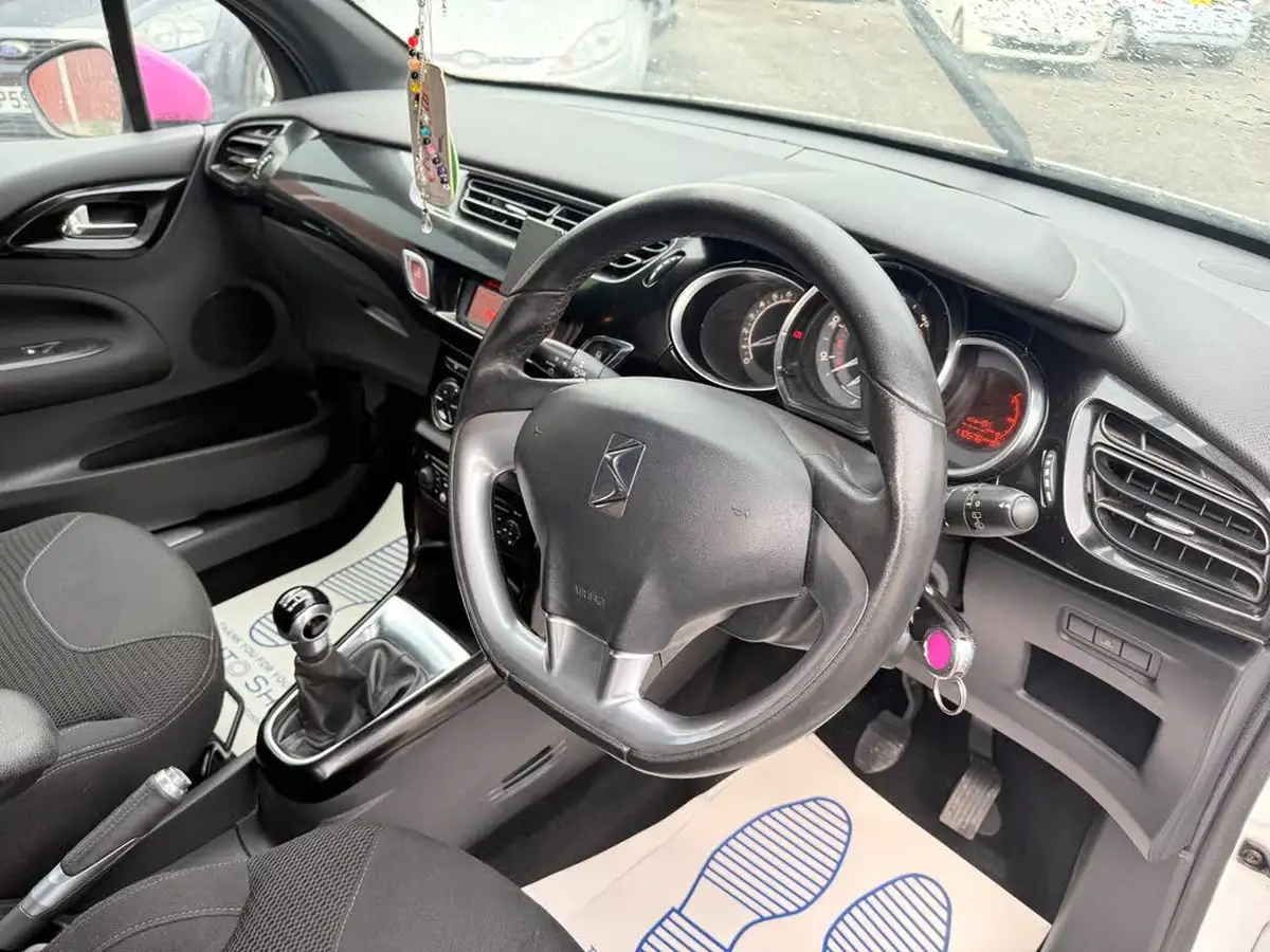 2012-citroen-ds3-16-dstyle-plus-big-24