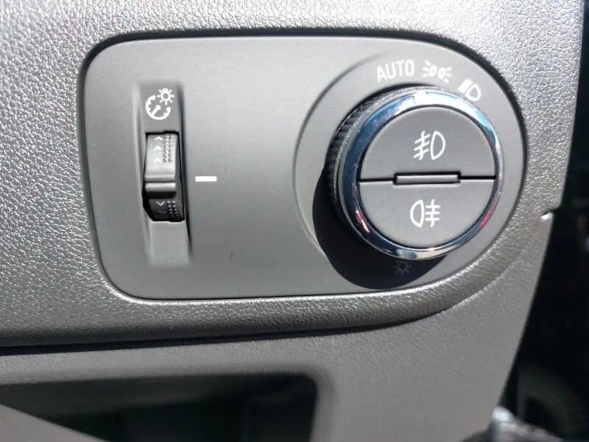 2023-vauxhall-crossland-12-gs-130ps-auto-big-17