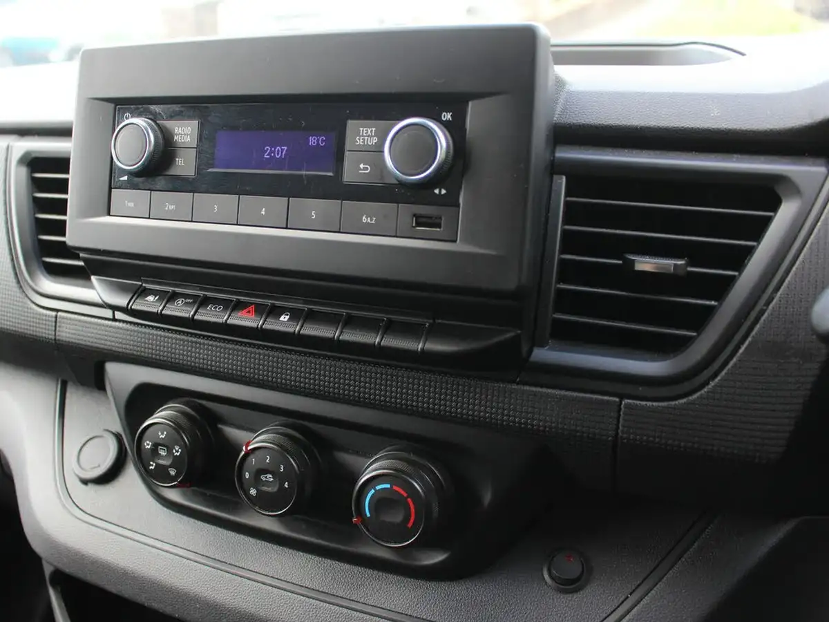 2022-renault-trafic-20dci-sl28-130-business-big-43