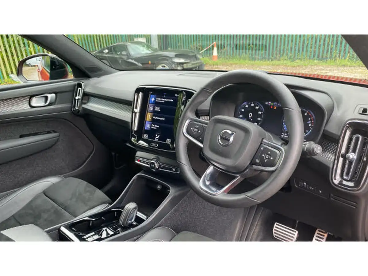2022-volvo-xc40-15-t4-r-design-big-4