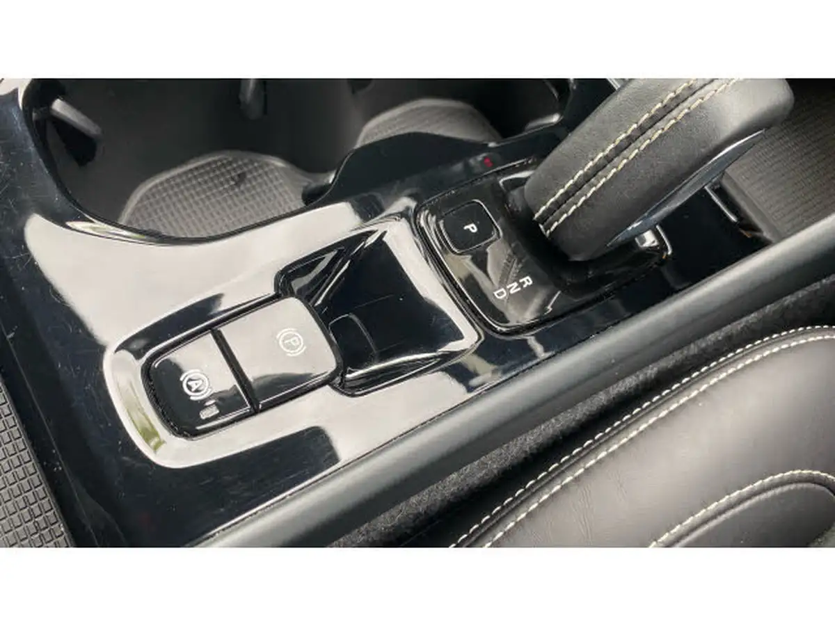 2022-volvo-xc40-15-t4-r-design-big-32