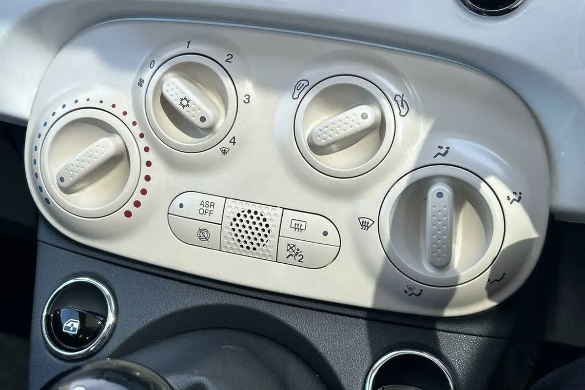 2017-fiat-500-12-lounge-big-11