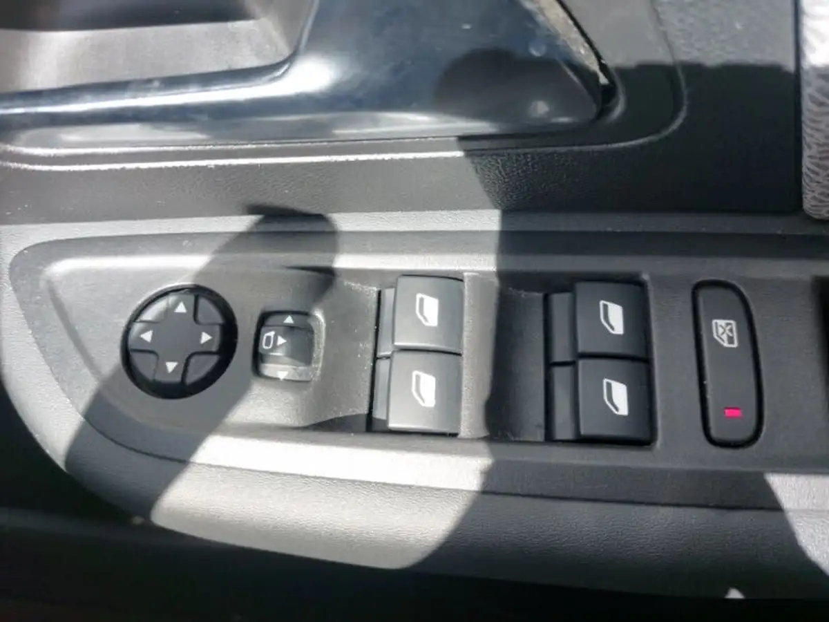 2022-citroen-c4-12-puretech-shine-130ps-big-12