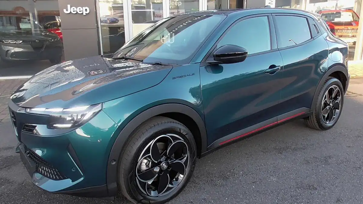 2024-alfa-romeo-junior-electric-e-speciale-big-0