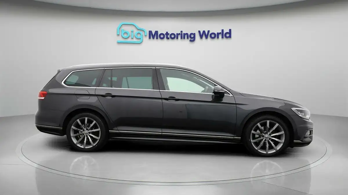 2018-volkswagen-passat-20tdi-r-line-150ps-ss-estate-5d-dsg-big-7