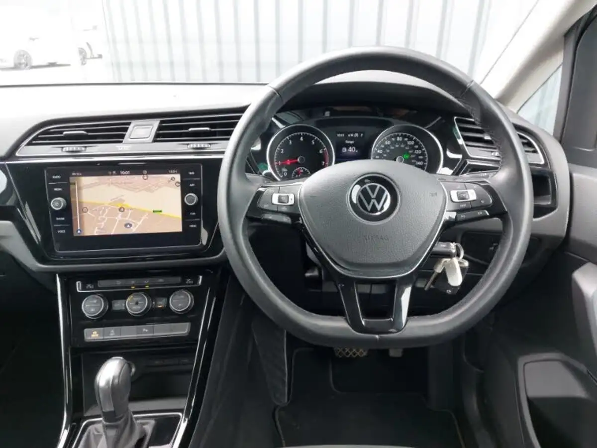 2020-volkswagen-touran-15-tsi-sel-dsg-big-6