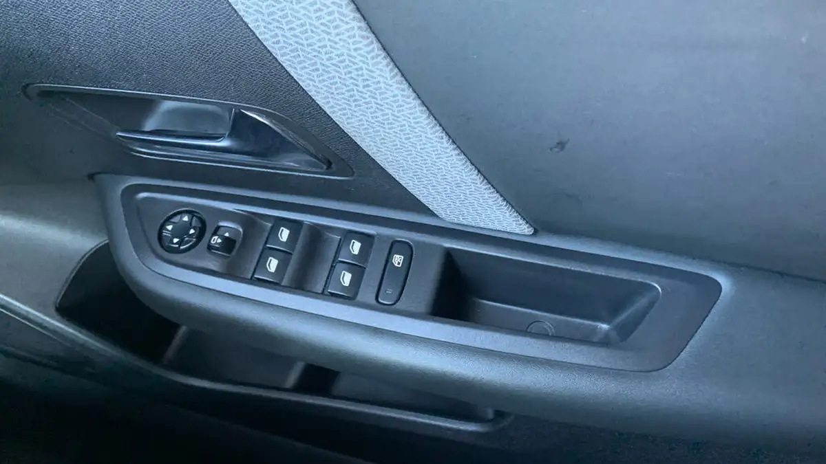 2021-citroen-c4-12-puretech-shine-plus-155ps-big-21